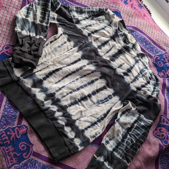 Who What Wear Navy Tie Dye Sweater - Picture 2 of 4